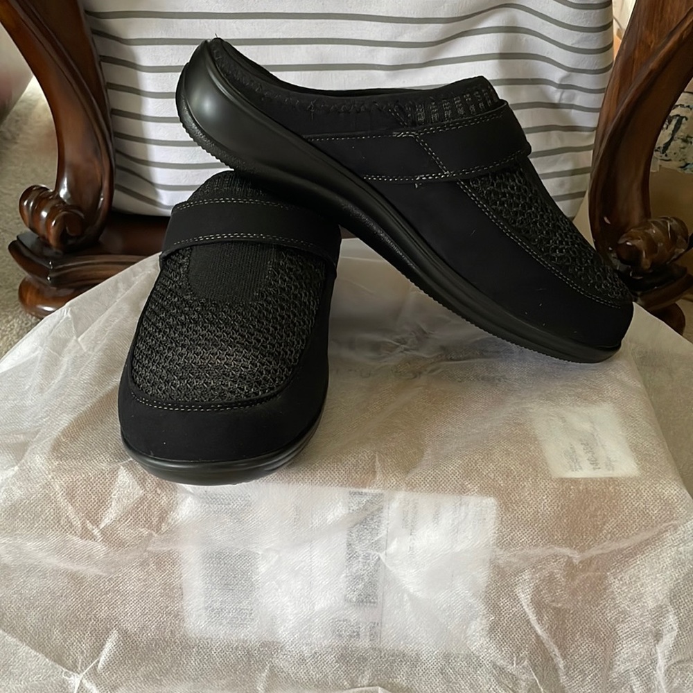 OrthoFeet sz 9 Extra Wide Black BNWT